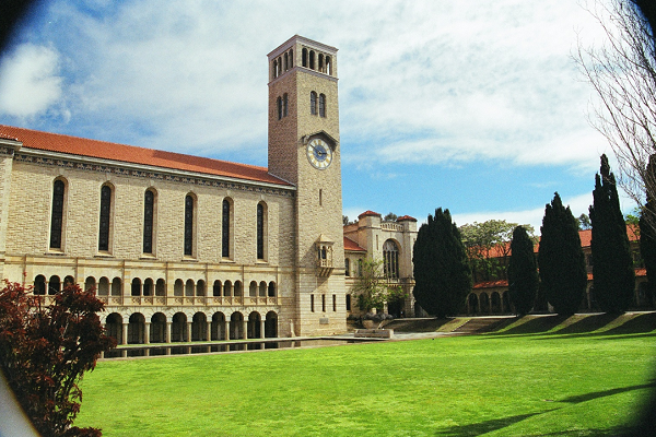 西澳大學